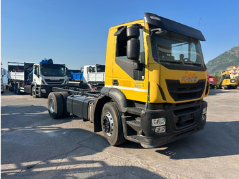Kabiinišassiiga veoauto IVECO Stralis
