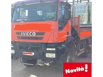 Kraanaga veoauto IVECO Trakker
