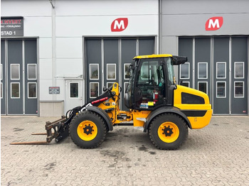 Rataslaadur JCB 409