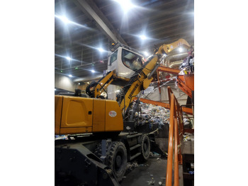 Jäätme-/ Tööstuslik käitleja LIEBHERR LH 22 M