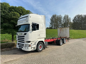 Kabiinišassiiga veoauto SCANIA R 730