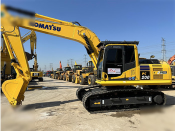 Lintekskavaator KOMATSU PC200-8