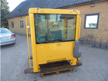Kabiin - Ehitusmasinad Volvo L 150 E: pilt 2