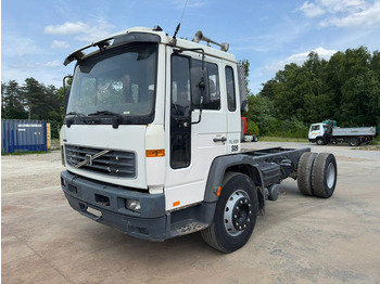 Kabiinišassiiga veoauto VOLVO FL6 220