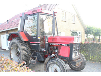 Traktor INTERNATIONAL
