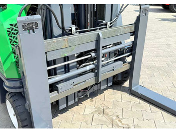 4-suunaline lükandmastiga tõstuk Combilift CB2500 / DIESEL / EXTENDABLE FORKS / TRIPLEX / 5500MM / FREE LIFT / SIDE SHIFT / FORK POSITIONER / LIKE NEW: pilt 4