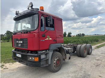 Kabiinišassiiga veoauto MAN 27.464