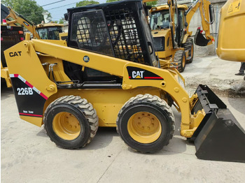 Kompaktlaadur CATERPILLAR 226B
