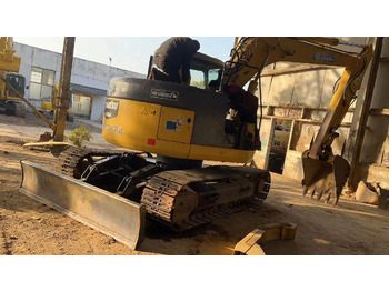 Lintekskavaator KOMATSU PC138
