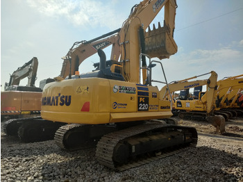 Lintekskavaator KOMATSU PC220-8: pilt 4