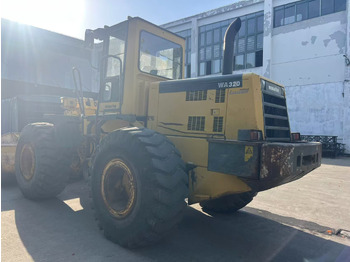 Rataslaadur KOMATSU WA320-3: pilt 2