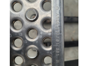 Uus Pealisehitus ja välispind - Veoauto PODEST MERCEDES MP4 MP5 ORYGINAŁ NOWY A9605237701 CHWALIM116: pilt 3