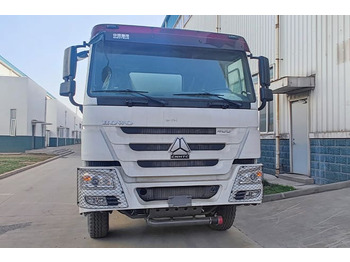 Uus Tsisternauto transporditavad ained kütust SINOTRUK Sinotruk Howo Fuel Tanker Truck Price for Sale in Ghana: pilt 3