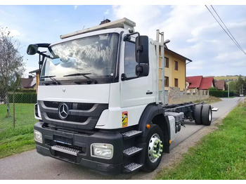 Kabiinišassiiga veoauto MERCEDES-BENZ Axor 1829