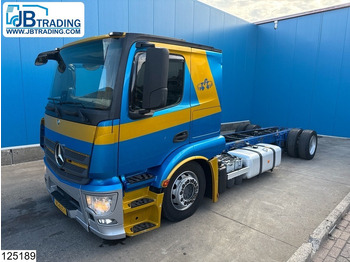 Kabiinišassiiga veoauto MERCEDES-BENZ Actros 1843