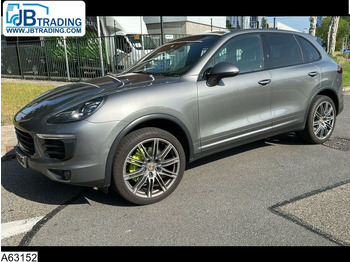 Auto PORSCHE