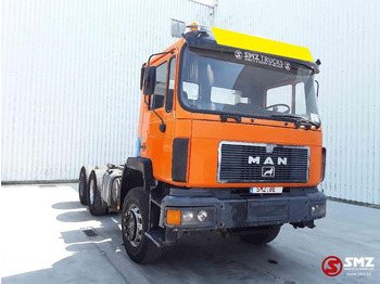 Kabiinišassiiga veoauto MAN 26.292