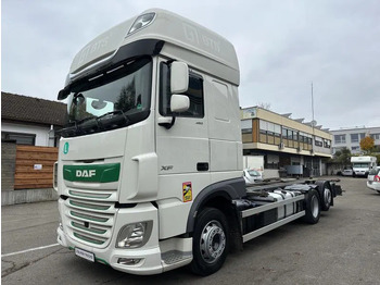 Konteinerveduk/ Tõstukiga veoauto DAF XF 106 450