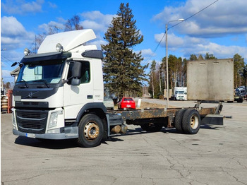 Kabiinišassiiga veoauto VOLVO FM11