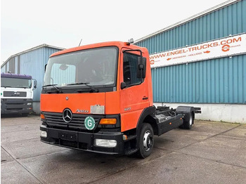 Kabiinišassiiga veoauto MERCEDES-BENZ Atego 823