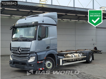 Konteinerveduk/ Tõstukiga veoauto MERCEDES-BENZ Actros 1843