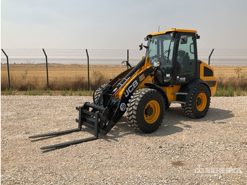 Rataslaadur JCB 409