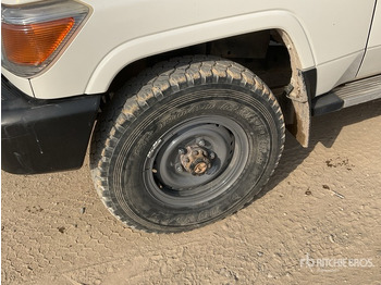 Hooldusniiduk/ Multšer 2016 Toyota Land Cruiser 79L 4x4 Crew Cab Pickup: pilt 5