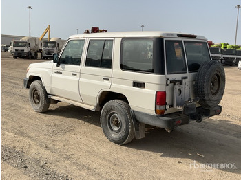 Maastur 2018 Toyota Land Cruiser 76L 4x4 SUV: pilt 4