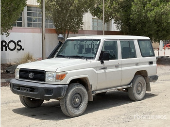 Maastur 2018 Toyota Land Cruiser 76L 4x4 SUV: pilt 2
