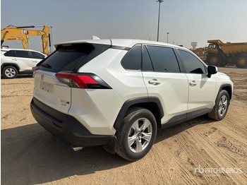 Maastur 2019 Toyota RAV4 4WD SUV: pilt 3