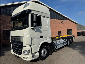 Konteinerveduk/ Tõstukiga veoauto DAF XF 480