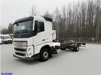 Kabiinišassiiga veoauto VOLVO FH13 420