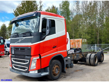 Kabiinišassiiga veoauto VOLVO FH13 500
