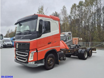 Kabiinišassiiga veoauto VOLVO FH13 500