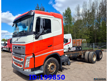 Kabiinišassiiga veoauto VOLVO FH13 540