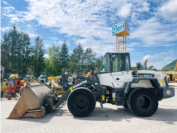 Rataslaadur KOMATSU WA250