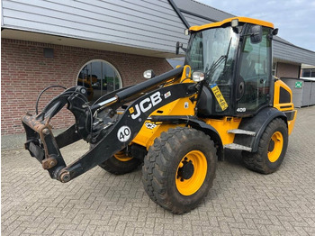Rataslaadur JCB 409