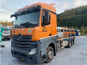 Konteinerveduk/ Tõstukiga veoauto MERCEDES-BENZ