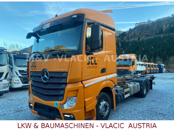 Konteinerveduk/ Tõstukiga veoauto MERCEDES-BENZ Actros 2545