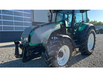 Traktor Valtra T130 med 3.5ton frontlift: pilt 3