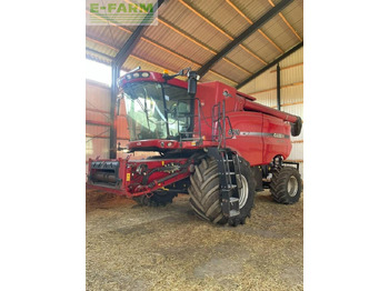 Kombain CASE IH