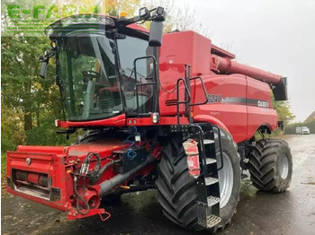 Kombain CASE IH