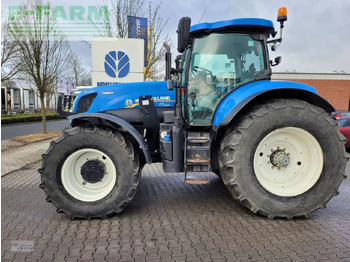 Traktor NEW HOLLAND T7.220