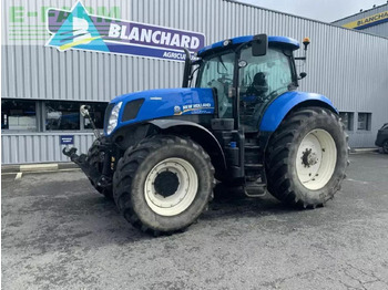 Traktor NEW HOLLAND T7.235