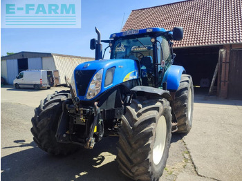 Traktor NEW HOLLAND T7000
