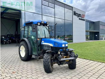 Traktor NEW HOLLAND