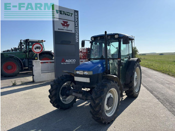 Traktor NEW HOLLAND