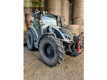 Traktor VALTRA