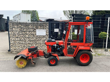 Munitsipaaltraktor HAKO