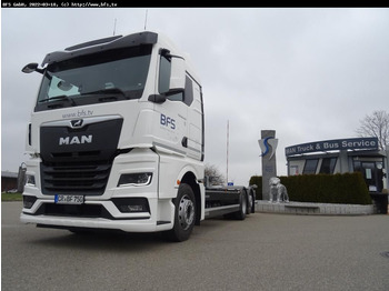Konteinerveduk/ Tõstukiga veoauto MAN TGX